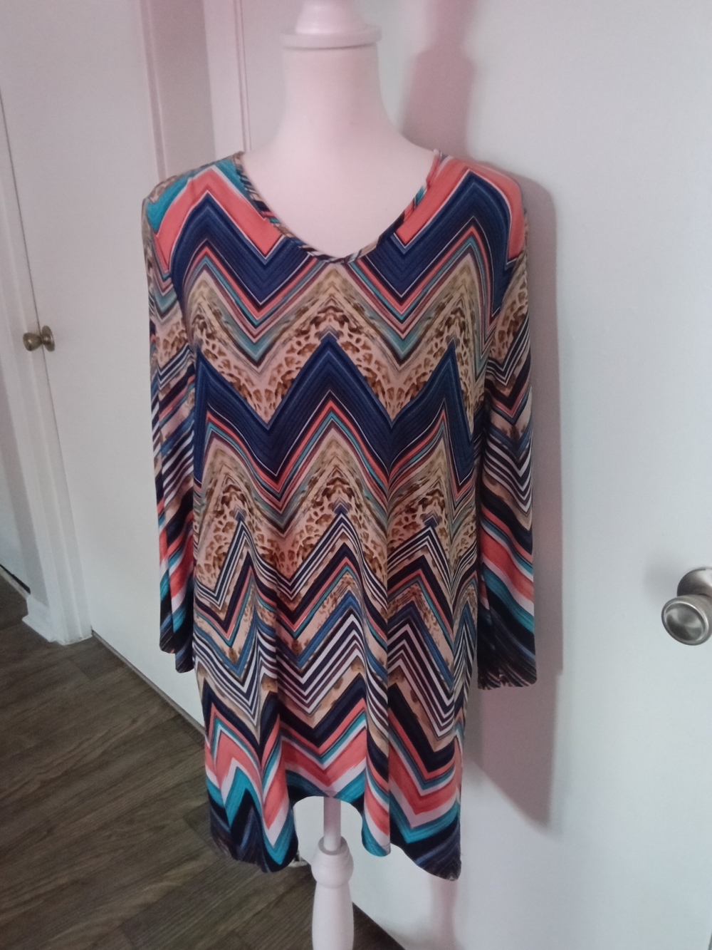Peck & Peck Multicolor Chevron V-Neck Long-Sleeve Tunic